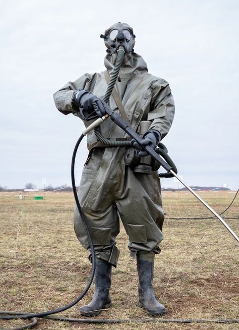 Hazmat Suit Character Design, Stalker Outfit, Gas Mask Aesthetic, Medic Character, Radiation Suit, Hazmat Suit, Power Armour, Gas Masks, Art Outfit