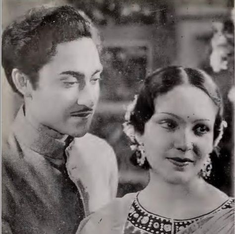 Ashok Kumar and Devika Rani Devika Rani, Ashok Kumar, Character Role, Retro Bollywood, Indian Cinema, Vintage Bollywood, Indian History, Bollywood Stars, First Lady