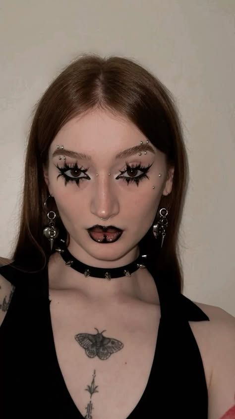 Cat makeup is a super popular beauty trend that’s not just for anymore.#MakeupGoals #BeautyInspiration #GlamMakeup #MakeupAddict #MakeupTutorial #MakeupObsessed #MakeupJunkie #MakeupTips #MakeupInspo #MakeupLover Funky Makeup, Going Out Makeup, Rave Makeup, Swag Makeup, Smink Inspiration, Alternative Makeup, Cool Makeup Looks, Dope Makeup, Eye Makeup Designs