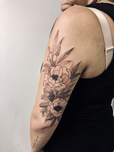 Peonies and butterfly tattoo 🖤 Dragonfly Tattoo, Butterfly Tattoo, Tattoos And Piercings, Flower Tattoo, Peonies, Body Art, Tattoo Ideas, Piercings, Tattoos