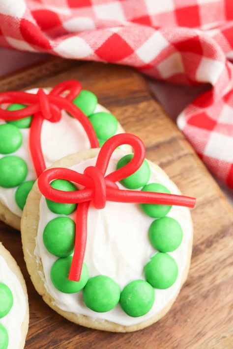 These are the best M and M Christmas cookies you will ever make! Super simple ingredients for a fun holiday treat Wreath Sugar Cookies, Chex Mix Christmas, Christmas Wreath Cookies, Fun Holiday Treats, Easy Wreath, Wreath Cookies, Thumbprint Cookies Recipe, Cookie Decorating Party, Easy Wreaths