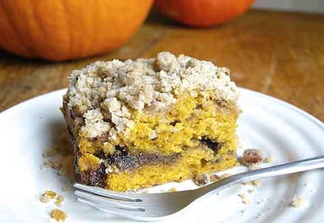 Pumpkin Streusel Coffeecake Recipe (via King Arthur Flour) King Arthur Flour Recipes, Pumpkin Coffee Cake, Pumpkin Streusel, Streusel Coffee Cake, Pumpkin Coffee Cakes, Homemade Custard, King Food, Pumpkin Coffee, Coffee Cakes