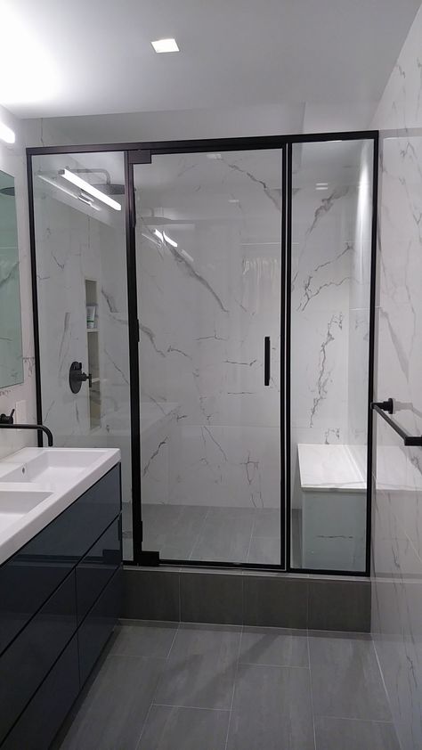 Black Shower Doors, Clean Shower Doors, Shower Modern, Bathroom Remodel Pictures, Glass Shower Enclosures, Bathroom Redesign, Bathroom Design Decor, Bathroom Remodel Shower, Bathroom Inspiration Decor