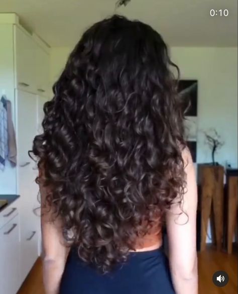 V Haircut Wavy Hair, Layered Wavy Hair Face Framing, V Haircut For Curly Hair, Curly Hair V Shape, Curly Hair Long Haircut, V Haircut Curly Hair, Curly V Haircut, Layered Curly Haircuts Long, Long Haircut With Layers Face Framing Curly Hair