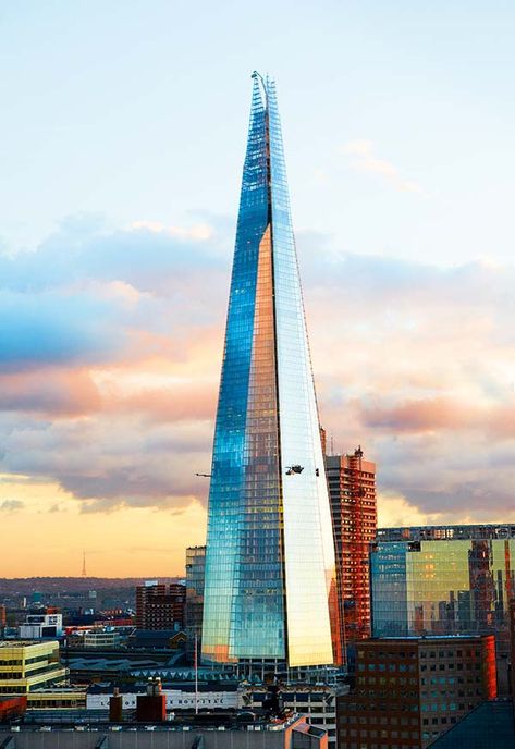 "The Shard" in London–Renzo Piano #architecture The Shard London, London Tourist, Cahuita, London Buildings, Modern Architecture Design, London Landmarks, Renzo Piano, The Shard, London Skyline