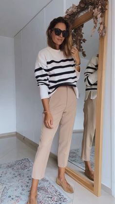 Coastal Granddaughter Work Outfits, Khaki Business Casual Women, Women’s Summer Business Outfits, Chic Daily Outfit, Business Casual Outfits Long Sleeve, Colourful Chic Outfits, Autumn Style Outfits, Hose Beige Outfit, Casual Dress Code Women