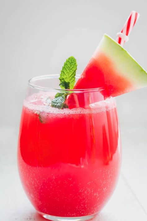 Frozen Watermelon Daiquiri ~Sweet & Savory Porch Drinks, Fizz Cocktail, Alcohol Beverages, Cocktail Pitcher, Punch Drinks, Watermelon Juice, Perfect Cocktails, Drink Ideas, Frozen Drinks