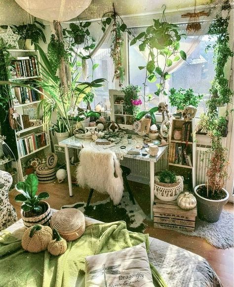 Dream Bedroom Inspiration, Watering Plants, Bedroom Plants, Room Deco, Cute Bedroom Decor, Dream House Rooms, Cozy Room Decor, Aesthetic Rooms, Pretty Room