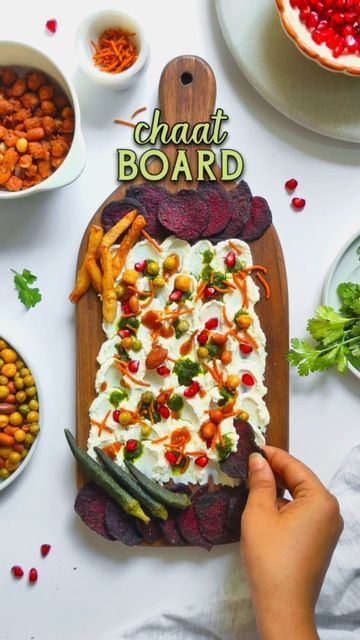 Shreya Joshi on Instagram: "Chaat board, an amazing party platter idea *Ingredients* -Hung Curd -Black Salt + Powdered Sugar -Green Chutney -Dates Chutney -Pomegranate And yes, ofcourse some more health toppings from @foodio.fit like -Multigrain Bhujia -Dal Chatpata -Beetroot chips and more.. Do try out this recipe and let me know how was it😬 #chaat #partysnacks #recipes #easyrecipes #instantrecipe #boardchaat #indianfoodblogger #inddianfood #desifood" Chaat Platter Ideas, Chaat Platter, Beetroot Chips, Date Chutney, Fest Ideas, Platter Board, Party Platter, Black Salt, Green Chutney