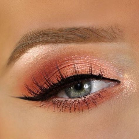 MINKPINK on Instagram: “Staying in? Why not master your makeup? We are loving this peachy look 🍑” Peach Eye Makeup, Color Durazno, Rainbow Eyeshadow, Orange Eyeshadow, Eyeshadow Tips, Peach Makeup, Peach Eyeshadow, Red Eyeshadow, Best Mascara