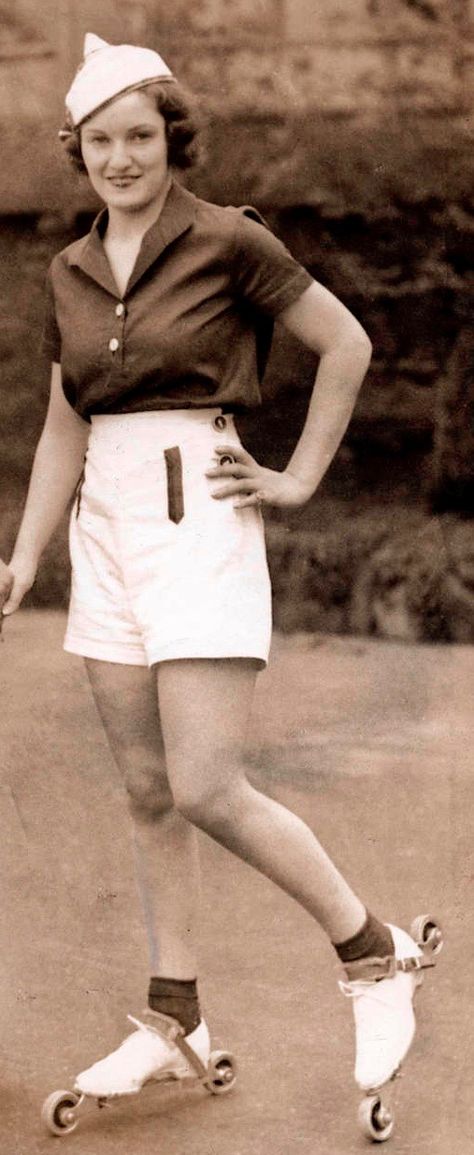 1930s Sportswear Women, 30s Swimsuit, 1930s Sportswear, French Riviera Fashion, Riviera Fashion, Gym Leotards, Clothes Sport, Retro Gym, 1930s Fashion