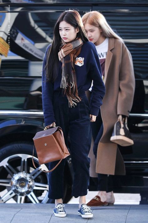 Happy Jennie Day, Kim Makeup, Eve Outfit, Asian Celebrities, Jennie Kim, Autumn Outfit, Airport Style, Uk Fashion, Blackpink Fashion