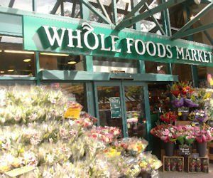 Free Whole Foods Pantry Starter Kits for Military Families Burrito Bar, Gmo Foods, Smoothie Bar, Sustainable Agriculture, Food To Go, Whole Foods Market, Military Family, Food Pantry, Whole Foods