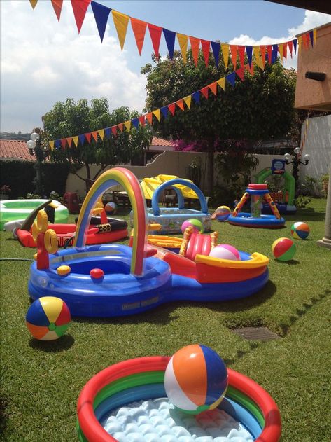 Water Birthday Parties, Water Birthday, Pool Party Ideas, Birthday Pool Party, Pool Party Kids, Splash Party, Anniversaire Diy, Backyard Birthday, Pool Party Decorations