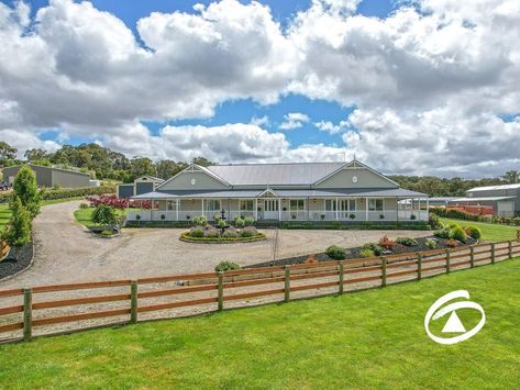 Presented on a fully landscaped 8000m2 allotment (2 Acres) this enviable lifestyle retreat is the result of meticulous planning and an overarching vision of excellence by the owners. Located within the highly regarded Ravendene Estate the property has been finished to the highest standard, with a critical eye to the smallest detail.Arriving at the security coded driveway entry it quickly becomes apparent that this is something special. The residence, a Harkaway Home,will captivate on f Acerage Homes, Built In Wet Bar, Dream Barn Stables, Queenslander House, Australian Country, Hamptons Style Homes, Australia House, Ranch Remodel, Country House Design