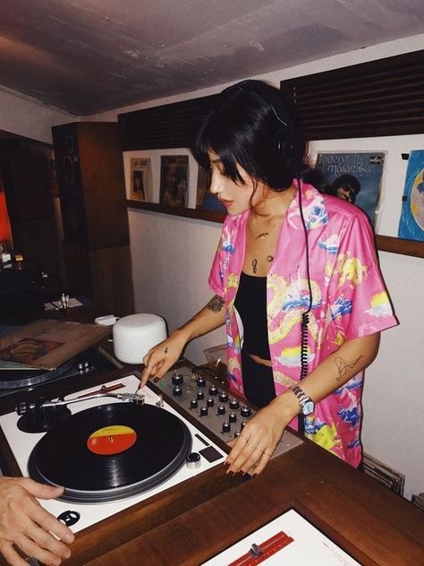 Peggy Gou, Vintage Clothes Patterns, Girl Dj, Dj Room, Magic School Bus, Campaign Fashion, Dj Booth, Welcome To My World, Teen Life