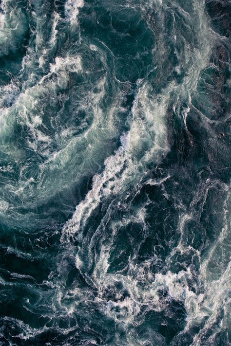 Dark ocean waves. Source: Unknown. No Wave, Tapeta Galaxie, Wallpaper Bts, Sea And Ocean, Blue Aesthetic, Ocean Waves, Belle Photo, Mother Nature, The Ocean