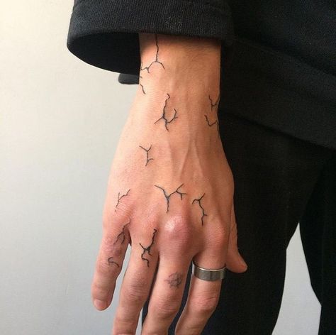 Men's Tattoo, Tato Minimal, Tattoo Culture, Tato Henna, Cool Small Tattoos, Small Hand Tattoos, Small Tattoos For Guys, Hand Tattoos For Guys, Dope Tattoos