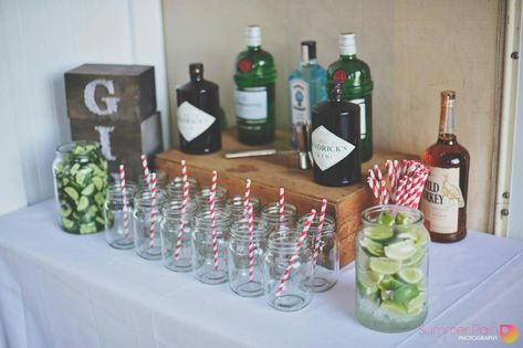 Gin Party Ideas, Gin Bar Ideas Parties, Gin And Tonic Bar, Gin Table, Gin Party, Drink Gin, Gin Tasting, Craft Gin, Friends Drinks