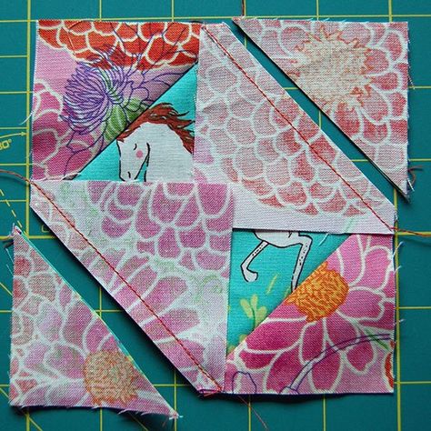 Make This: Diamond in Square Quilt Block Tutorial Square Formula, Mod Quilt, Charm Square Quilt, Basic Quilt, Quick Quilt, Half Square Triangle Quilts, Quilt Square Patterns, Baby Quilt Patterns, Quilt Tutorial