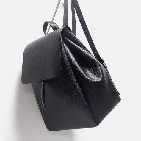 Pin for Later: 24 Gifts Every 20-Something Will Love A Creative Carryall Zara Backpack, Minimal Accessories, Flap Backpack, Minimalist Bag, Zara Bags, Cool Gifts For Women, Branded Bags, Online Bags, Latest Fashion For Women