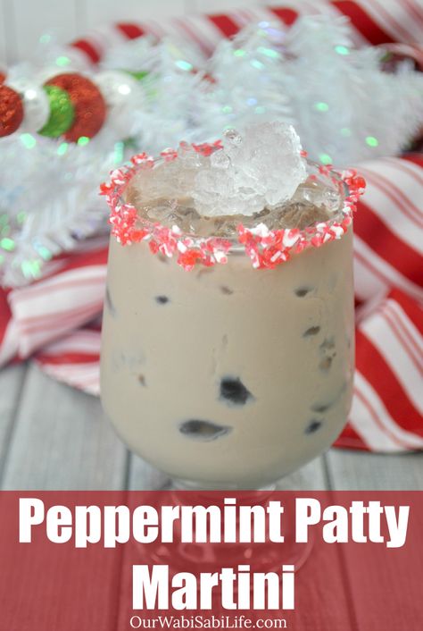 Mocha Martini, Peppermint Cocktail, Holiday Martinis, Homemade Liquor, Peppermint Patty, Christmas Drink, Martini Recipe, Refreshing Drinks Recipes, Christmas Cocktail