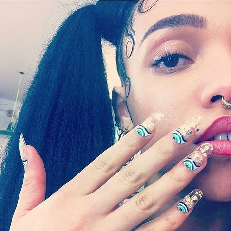 FKA twigs Fka Twigs, Nail Envy, Shellac Nails, Foil Nails, Girl Online, Us Nails, Artist Style, Matte Nails, Mani Pedi