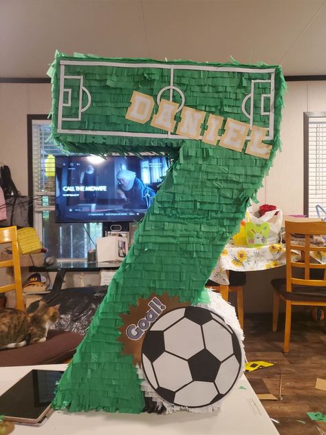 Soccer Party Decorations, Soccer Theme Parties, Princess First Birthday, Birthday Pinata, Soccer Birthday Parties, Piñata Ideas, Soccer Theme, Football Theme Party, Football Birthday Party