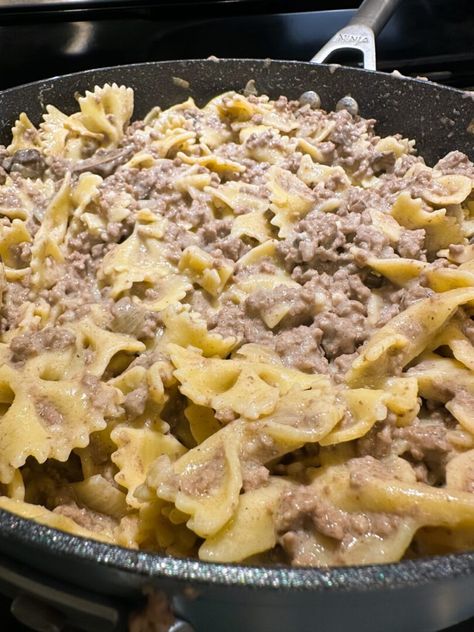 Beef Stroganoff Hamburger Helper (Ground Beef Recipe) Hamburg Helper, Beef Stroganoff Hamburger Helper, Beef Stroganoff Hamburger, Hamburger Helper Beef Stroganoff, Creamy Ground Beef, Beef Stroganof, Pork Side Dishes, Hamburger Stroganoff Recipe, Hamburger Meat Recipes Easy