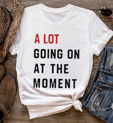 A Lot Going On At The Moment Bella Canvas T-shirt Not a Lot - Etsy France Sweatshirt Preppy, Taylor Swift Shirts, Taylors Version, Look Retro, Trendy Graphic Tees, Concert Shirts, Concert Tees, Look Plus, Mens Graphic Tee