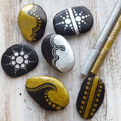 Gold Painted Rocks, Painting Creative, Painted Rocks Diy, Rock Painting Ideas Easy, Rock Painting Patterns, Mandala Rocks, Work Diy, Silver Paint, Creative Idea