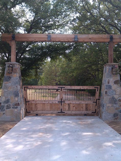 Custom Entry with New Driveway Approach by Graves Lawn and Landscape 469-721-2011 Entrance Driveway, Ranch Entrance Ideas, Gated Entrance, Materials Board, Rustic Entry, Farm Entrance, Exterior Materials, Ranch Gates, Entrance Halls