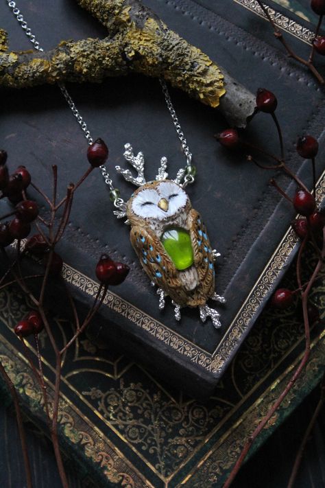 Barn Owl With Juniper and Green Cabochon Necklace Witch Owl - Etsy Fantasy Owl, Barn Owl Necklace, Polymer Clay Owl, Jewelry Magic, Owl Earrings Studs, Forest Witch, Cabochon Necklace, Clay Hand, Owl Earrings