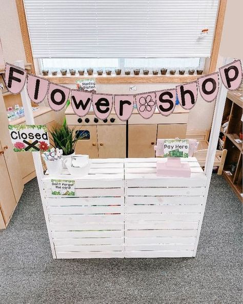 Ashley ∣ Kindergarten ∣ PreK on Instagram: "Our new Flower Shop is a hit 🌷✨ The littles are having a great time filling out order forms and sending flowers to their friends. They are practicing writing their name, and friends names, which is still one of our biggest standards to hit right now! They have been having a great time at the design station, designing bouquets and gardens! Of course they have loved buying bulbs and planting “gardens” in our carpet! They even love playing in real Flower Shop Dramatic Play Preschool, Flower Shop Dramatic Play, Kindergarten Anchor Charts, Purposeful Play, Prek Classroom, Dramatic Play Preschool, Sending Flowers, Dramatic Play Centers, Kids Ministry