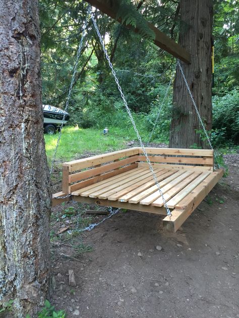 Outdoor swing! Garden Swing Seat, نباتات منزلية, Tree Swing, Garden Swing, Outdoor Swing, Dream House Rooms, Outdoor Decor Backyard, Wooden Pallets, Dream House Decor