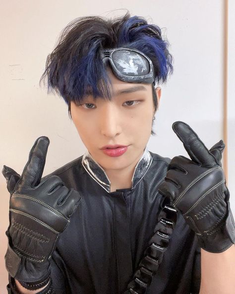 Mingi Ateez, Pretty Pink Princess, Song Min-gi, Pink Princess, Blue Hair, Leather Glove, The Well, Pretty In Pink, Photo Cards