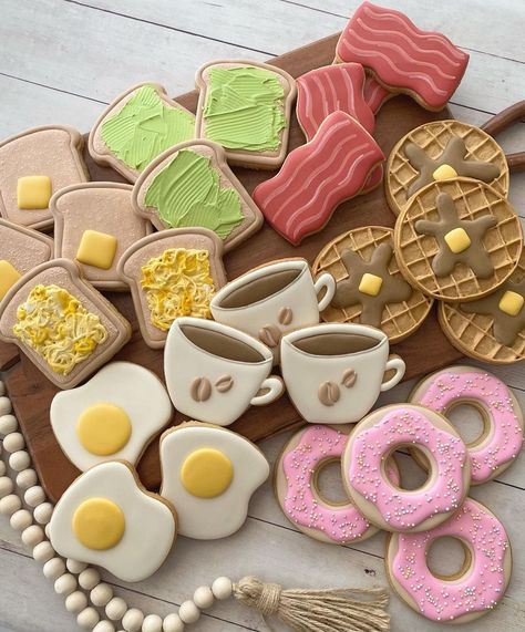 Brunch Sugar Cookies Decorated, Breakfast Themed Cookies, Breakfast Cookies Decorated, Brunch Decorated Cookies, Cute Cookies Decorated, Brunch Cookies Decorated, Cute Cookies Aesthetic, Cookie Designs Ideas, Royal Icing Cookies Designs