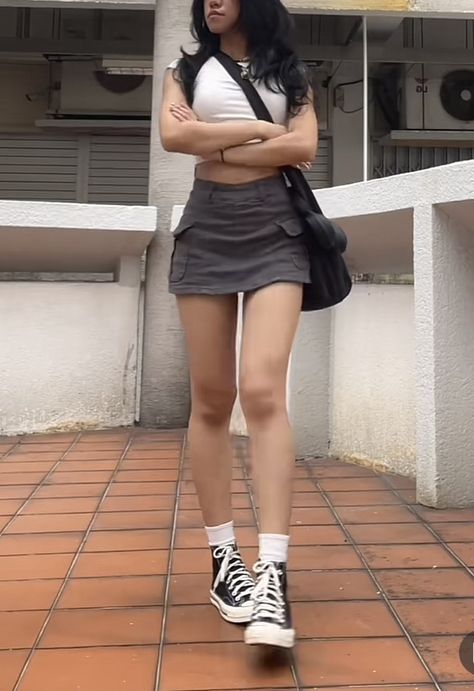 Korea Outfits Summer, Summer Outfits Skirts, 90s Plaid Skirt Outfits, Fem Outfits, Black Skirt Outfit, Spring Grunge Mini Skirt For Streetwear, Black Summer Streetwear Skirt, Streetwear Black Mini Skirt, Short Torso Outfits