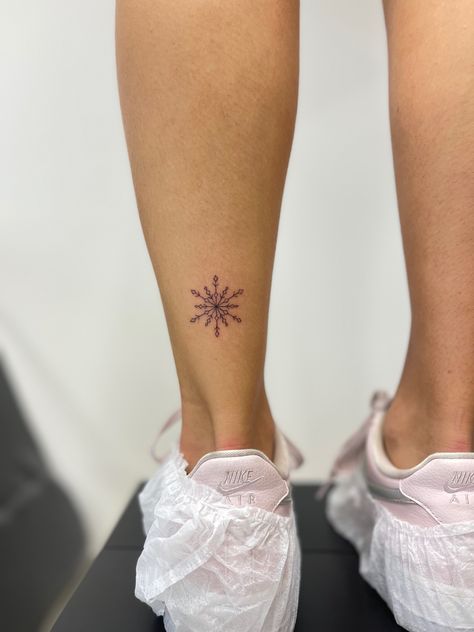 Snowflake Tattoo Placement, Snow Flake Tattoo Woman, Snow Tattoo Snowflakes, Snowflake Tattoo, Leg Tats, Snow Tattoo, Tattoo 2023, Snow Flake Tattoo, Unique Small Tattoo