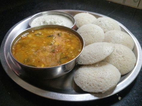 Sambhar idli😋 Idli Sambar Snapchat, Idli Sambar, Indian Food, Indian Food Recipes, Food Lover, Ethnic Recipes, Quick Saves