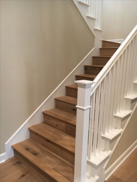 Wooden Stairs Color Ideas, Vinyl Plank Stairs, Plank Stairs, Stairway Design Ideas, Stained Staircase, Piano Stairs, Wood Floor Stairs, Vinyl Hardwood Flooring, Internal Stairs