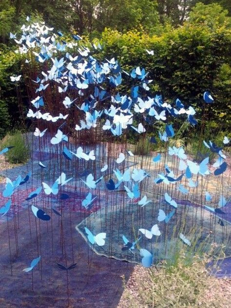 30 Creative and Colorful Garden Sculptures Project Shady Garden, Property Ideas, نباتات منزلية, Sensory Garden, Garden Sculptures, Deco Nature, Sculpture Projects, Blue Butterflies, Garden Art Sculptures Diy