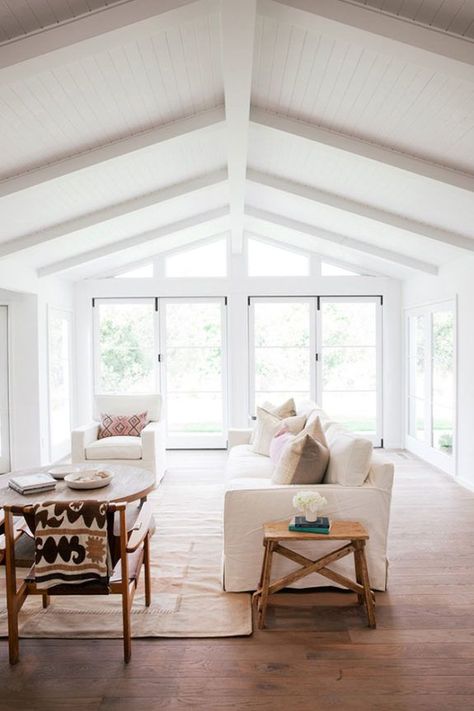 Windows (in this case doors) with those dividers and the windows above following the roof line. White Beams, Coastal Living Rooms, Coastal Living Room, Vaulted Ceiling, Large Living Room, Living Room Inspiration, House Inspiration, White Walls, Home Interior