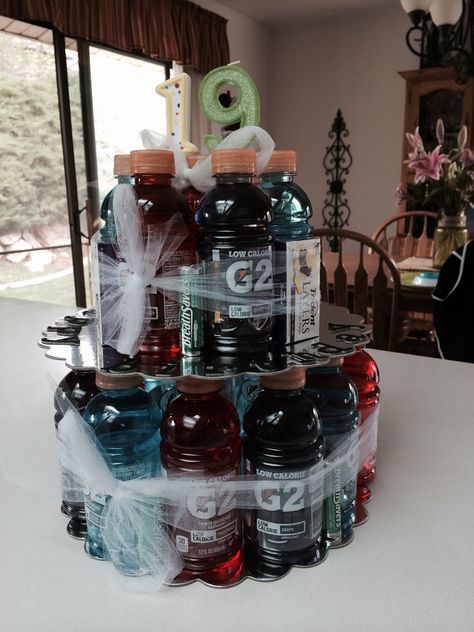 Gatorade birthday cake Gatorade Gift Ideas, Gatorade Bottles, Christmas Presents For Friends, Bottle Cake, Gatorade Bottle, Diy Birthday, 21st Birthday, Christmas Presents, Bday Party