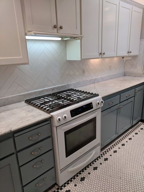 3x12 Herringbone Backsplash, Light Grey Grout, Herringbone Backsplash Kitchen, Backsplash Marble, Herringbone Tile Backsplash, Trendy Kitchen Tile, Marble Herringbone, Kitchen Grey, Subway Tile Backsplash Kitchen