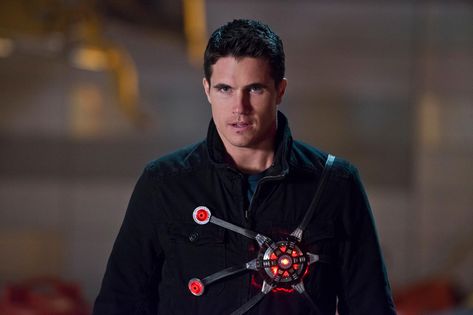 Robbie Amell returning to <em>The Flash</em> in season 8 The Flash Season 1, The Flash Season 2, Robbie Amell, The Flash Grant Gustin, Mary Johnson, The Flash Season, Reverse Flash, Flash Tv Series, Flash Photo