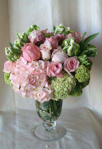 Pretty Pink and Green Bouquet!!! Bebe'!!! So Pretty!!! Fan Vase With Flowers, Unusual Floral Arrangements Ideas, Spring Flower Arrangements Centerpieces, Tulips Arrangement, Altar Flowers, Floral Creations, Parrot Tulips, Floral Centerpiece, Pink Hydrangea