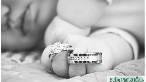 Love this for baby announcement! Perfect Wedding Rings Photography, Rings Photography, Wedding Ring Photography, Baby Announcement Pictures, Parents Wedding, Photographs Ideas, Parents Baby, Newborn Shoot, Newborn Photoshoot