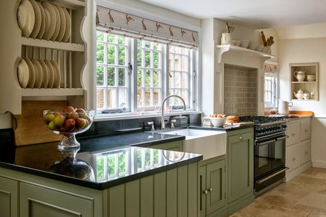 Modern Country Style: Modern Country Kitchen and Colour Scheme Modern Country Kitchen, Country Kitchen Curtains, Dapur Rustic, Country Chic Kitchen, Cocina Shabby Chic, Modern Country Kitchens, Model Dapur, Kitchen Cooker, Country Kitchen Cabinets