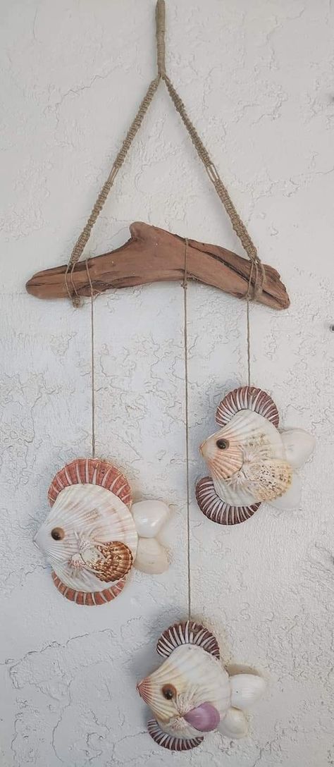 Seashell Thanksgiving Crafts, Shell Animals Diy, Seashell Fish Craft, How To Make Sea Shell People, Shell Decorating Ideas Seashell Display, Seashell Candle Holder Diy, Driftwood Shell Hanging, Glue For Shell Crafts, Driftwood And Beach Glass Crafts